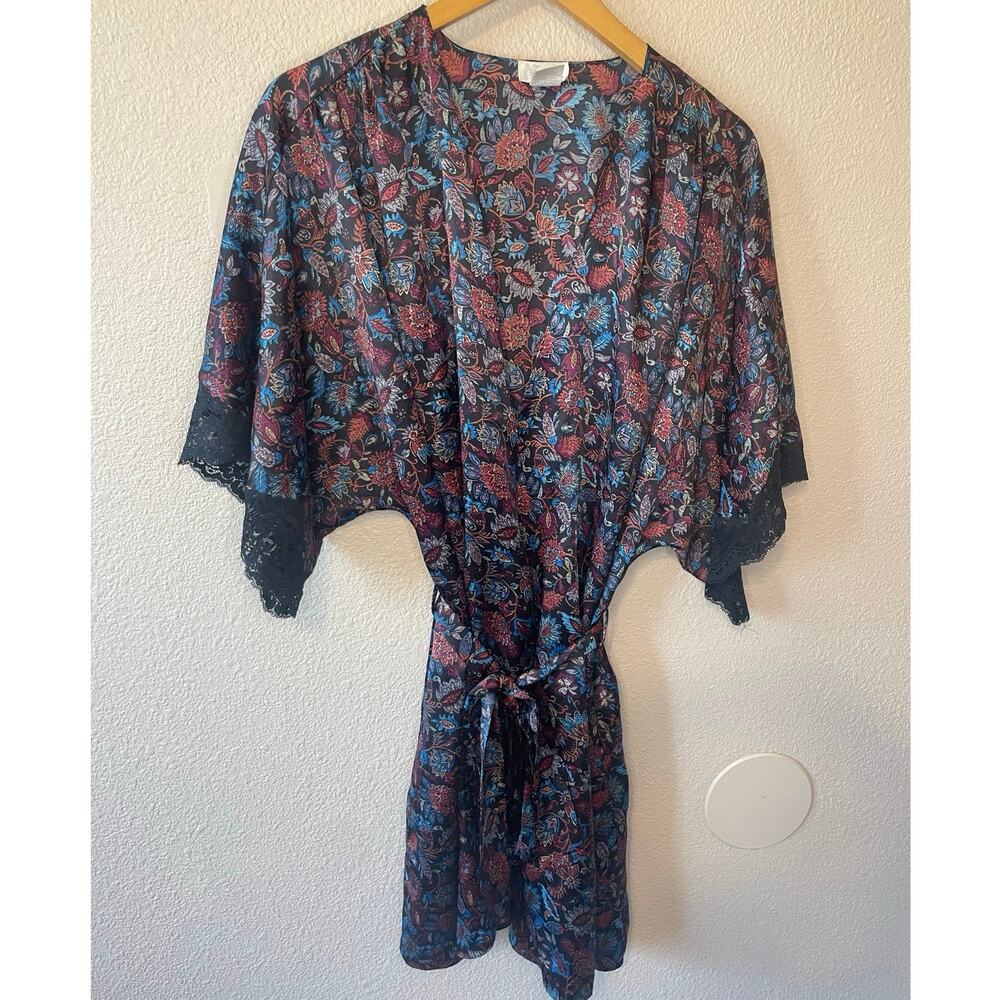 Fantasies by Morgan Taylor Black Floral W/ Lace Trim Short Robe One Size